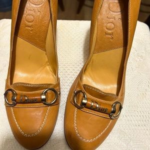 VINTAGE DIOR TAN LEATHER PUMPS 36,6 3.5 “ heel GENTLY WORN EXCELLENT CONDITION